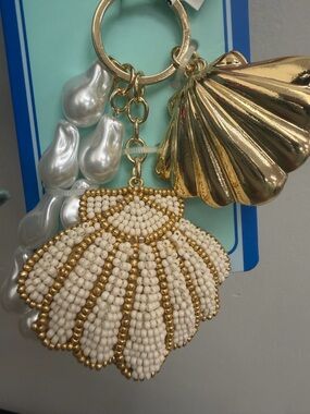Beaded Shell Keychain with Gold Shell Charm